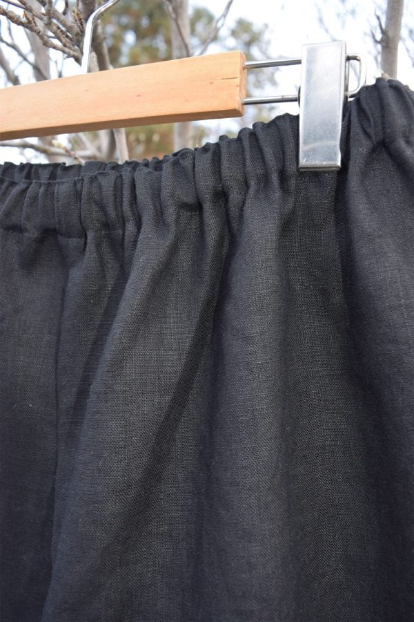 Black Linen Shorts | Large